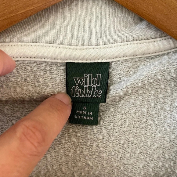 Women’s Wild Fable light gray waist length 1/4 zip sweatshirt Size Small - Picture 3 of 4